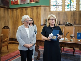 Wręczenie medalu Alumno Bene Merenti dla Elżbiety Zawackiej