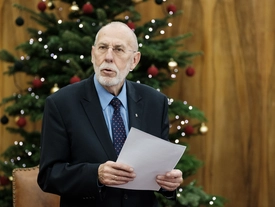 Prof. Hubert Orłowski z medalem Homini Vere Academico